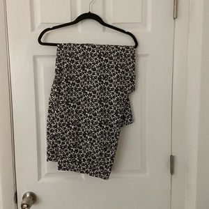 Lane Bryant 24W black/white trousers⭐️